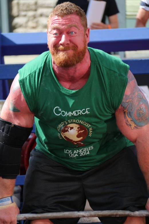 5. Scott Cummine red-faced with strain in the deadlift